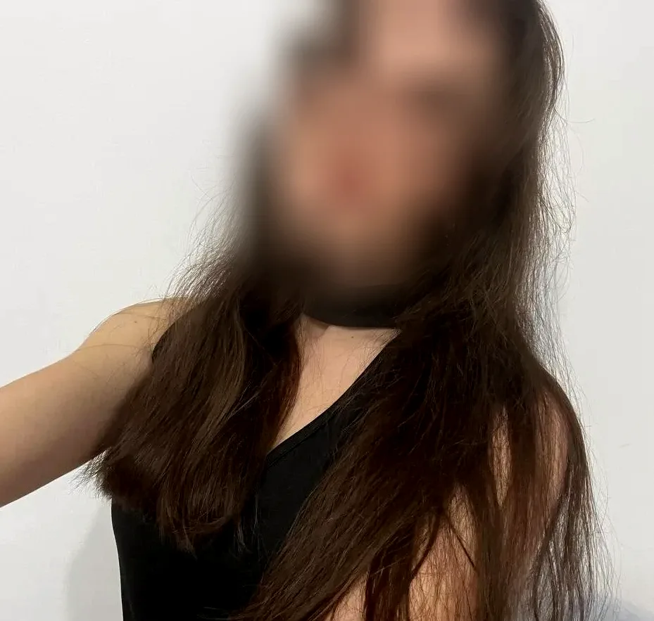 Andrea, 32