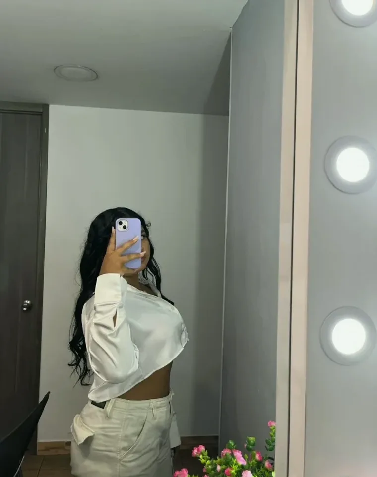 Anna, 22