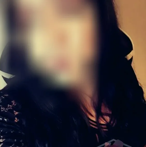 Zeynep, 28